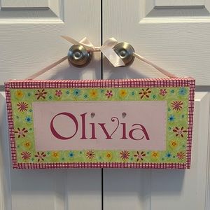 Olivia canvas name sign